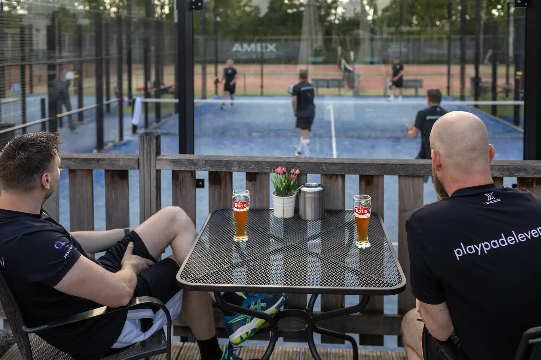 Foto van deelnemers padeltoernooi bij Play Padel Business Club